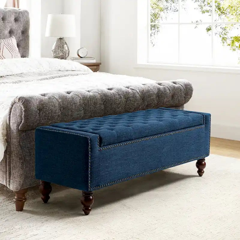 Banc de rangement capitonné classique avec garnitures cloutées