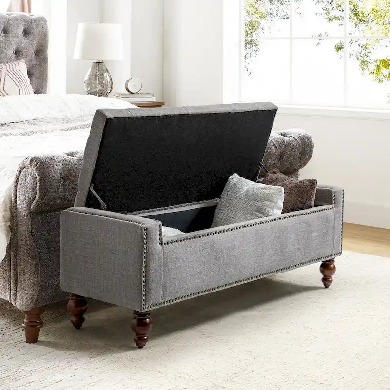 Banc de rangement capitonné classique avec garnitures cloutées