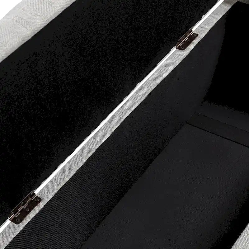 Banc de rangement capitonné classique avec garnitures cloutées