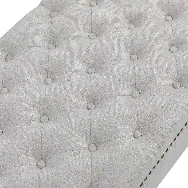 Banc de rangement capitonné classique avec garnitures cloutées