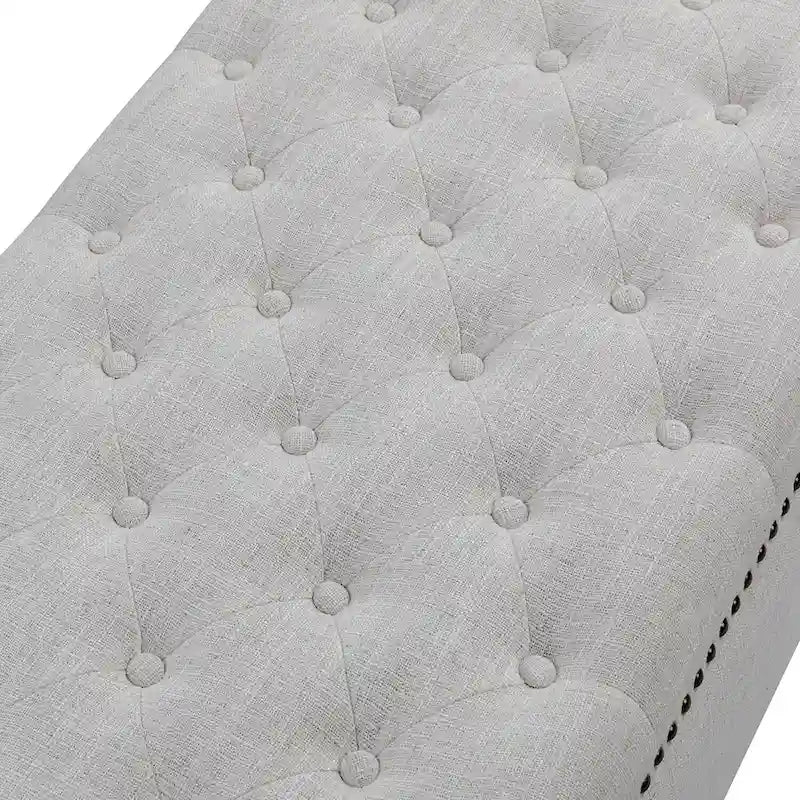 Banc de rangement capitonné classique avec garnitures cloutées