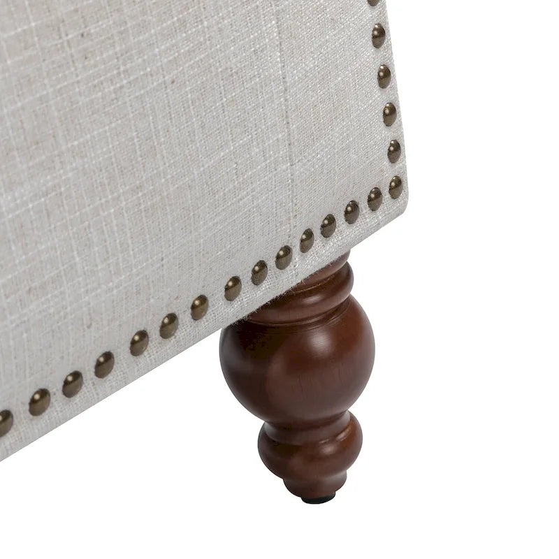 Banc de rangement capitonné classique avec garnitures cloutées