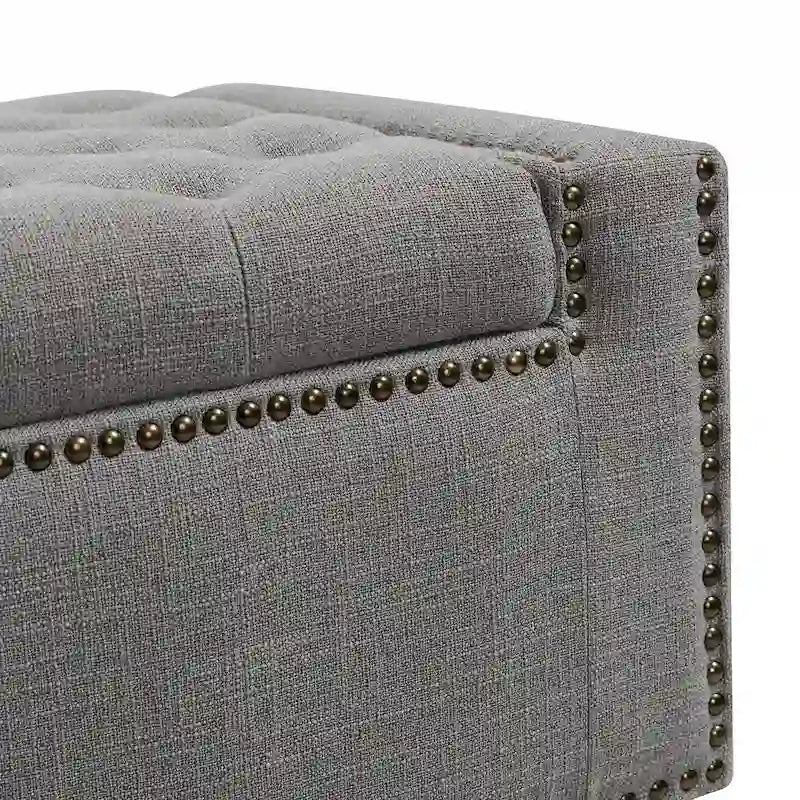Banc de rangement capitonné classique avec garnitures cloutées