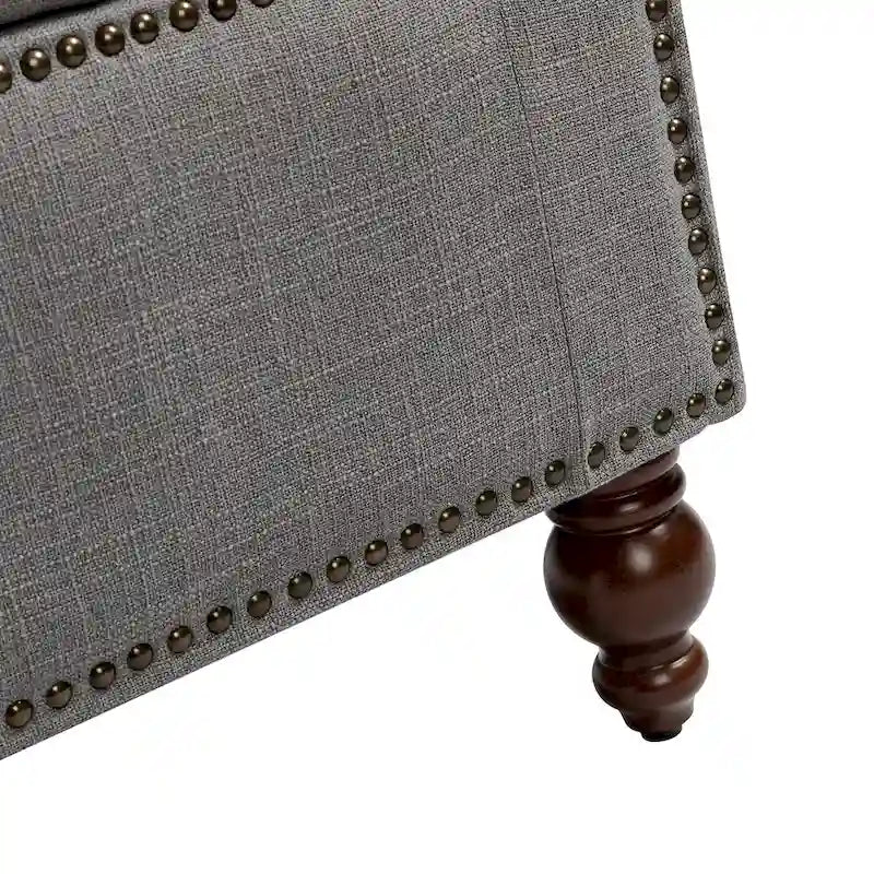 Banc de rangement capitonné classique avec garnitures cloutées