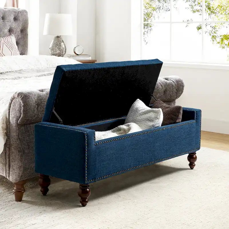Banc de rangement capitonné classique avec garnitures cloutées