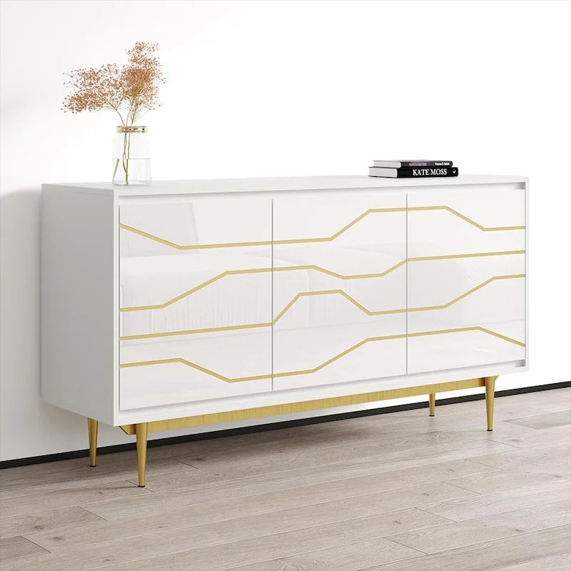 Buffet moderne avec façades brillantes