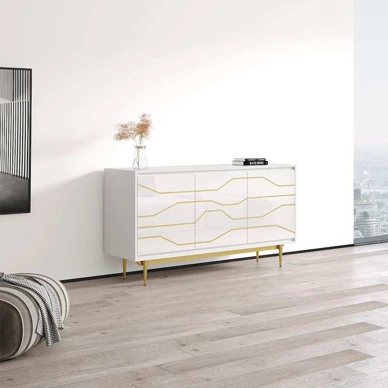 Buffet moderne avec façades brillantes