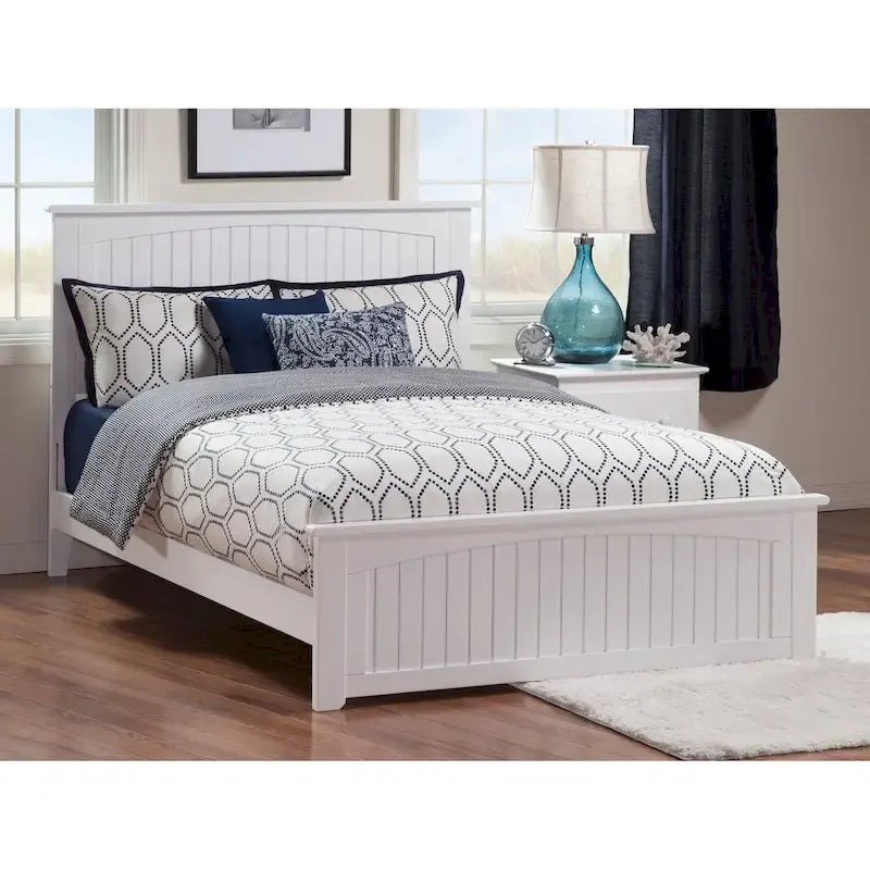 Lit plateforme Queen avec pied de lit assorti en blanc
