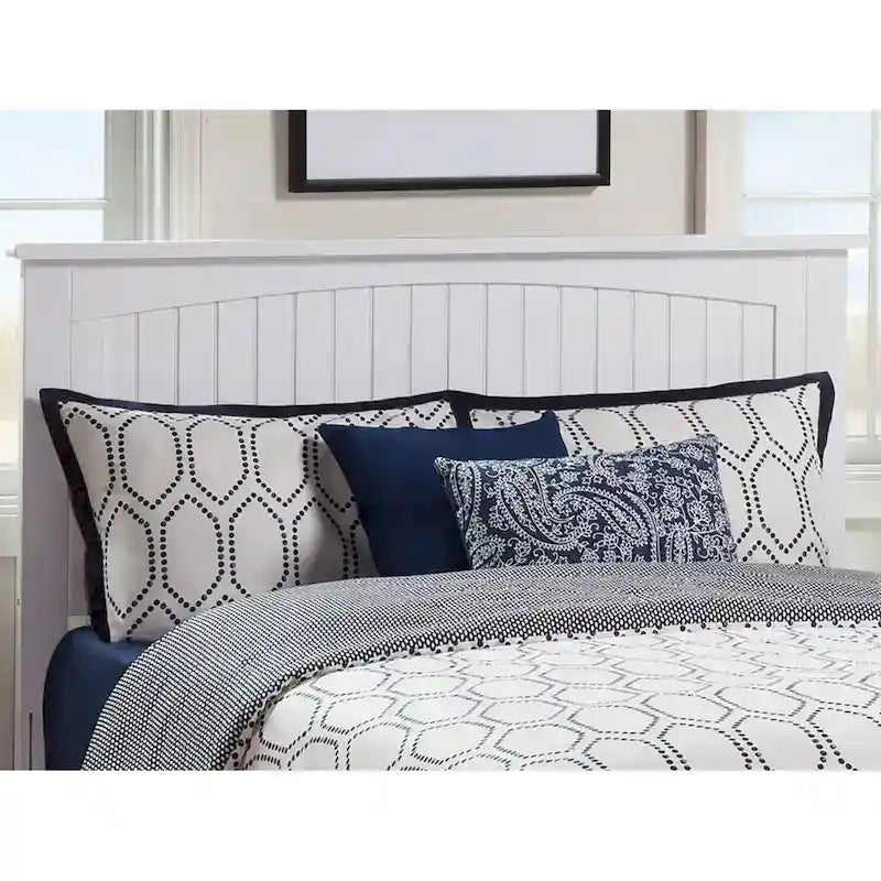 Lit plateforme Queen avec pied de lit assorti en blanc