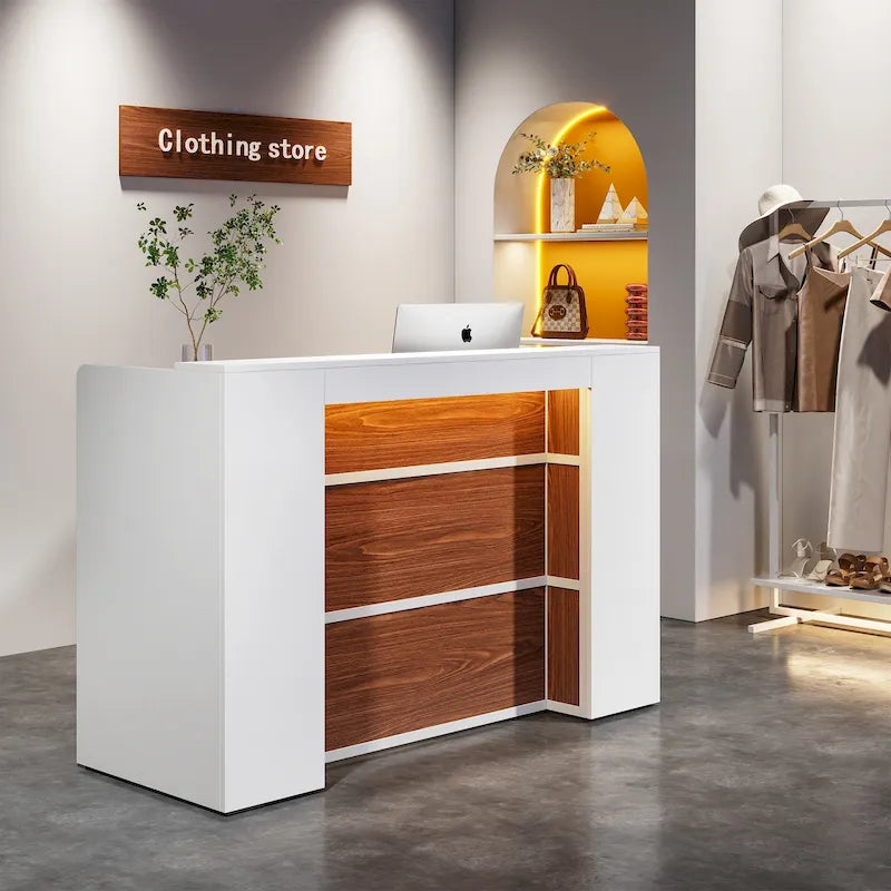 Comptoir d'accueil avec lumières LED et panneaux privés