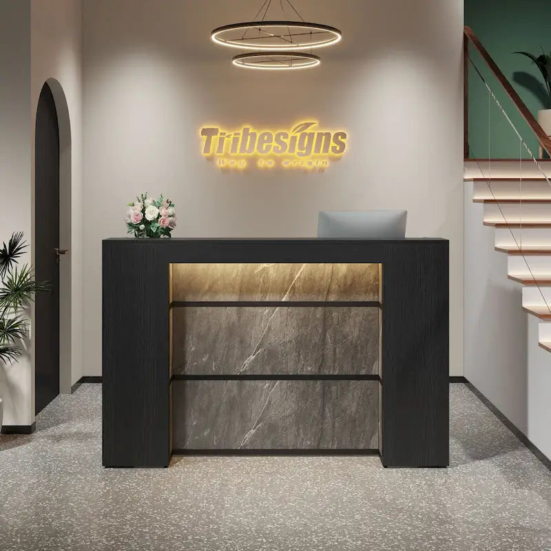 Comptoir d'accueil avec lumières LED et panneaux privés