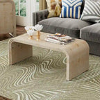 Table basse au design incurvé et à la finition en bois
