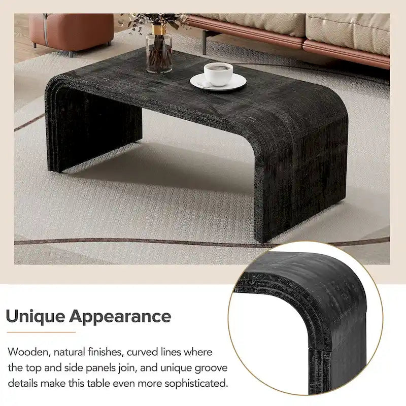 Table basse au design incurvé et à la finition en bois