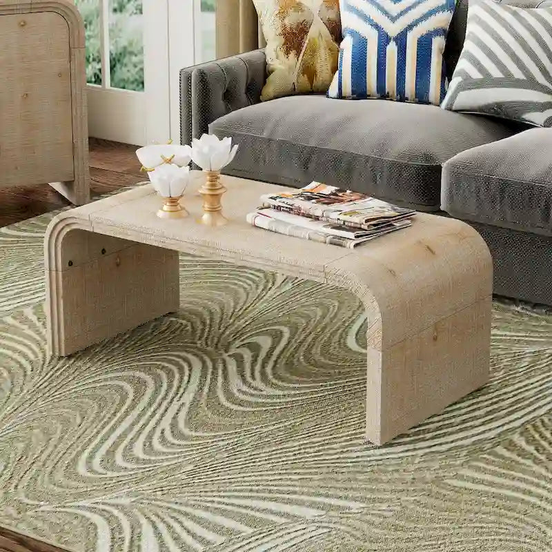 Table basse au design incurvé et à la finition en bois