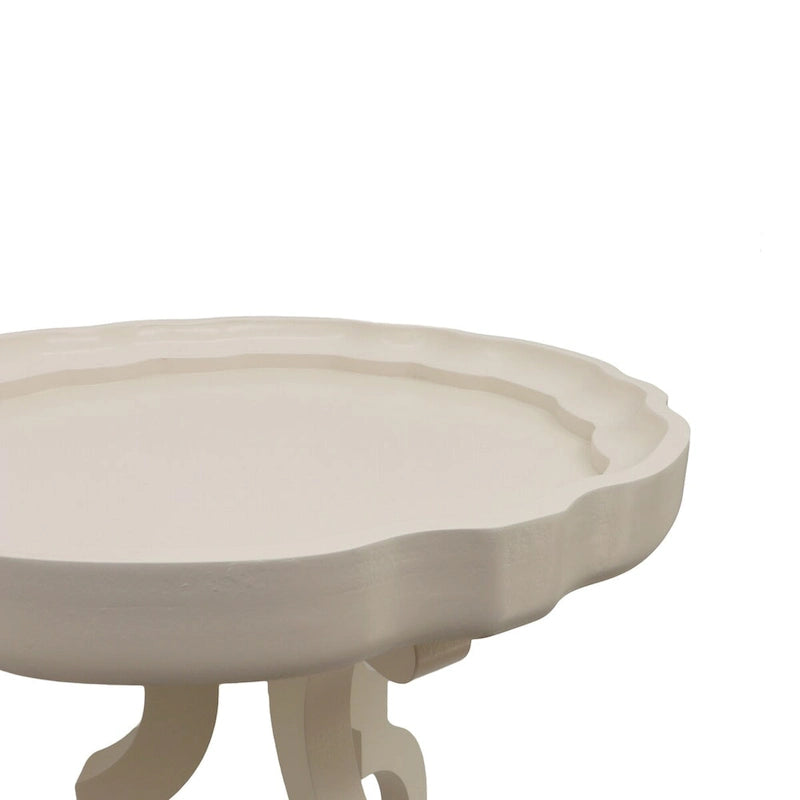 Table d'appoint en bois avec plateau festonné et pieds incurvés
