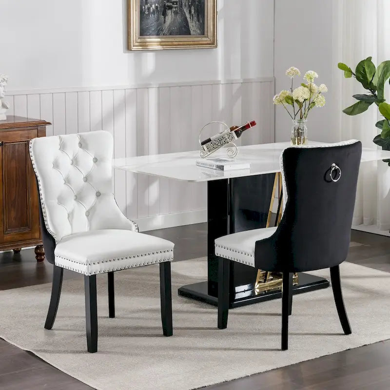 Lot de 2 chaises de salle à manger capitonnées avec garniture cloutée et pieds en bois