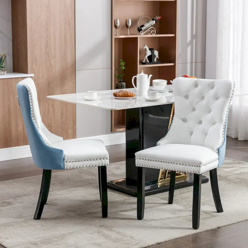 Lot de 2 chaises de salle à manger capitonnées avec garniture cloutée et pieds en bois