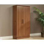 Meuble de rangement avec étagères réglables et portes à panneaux