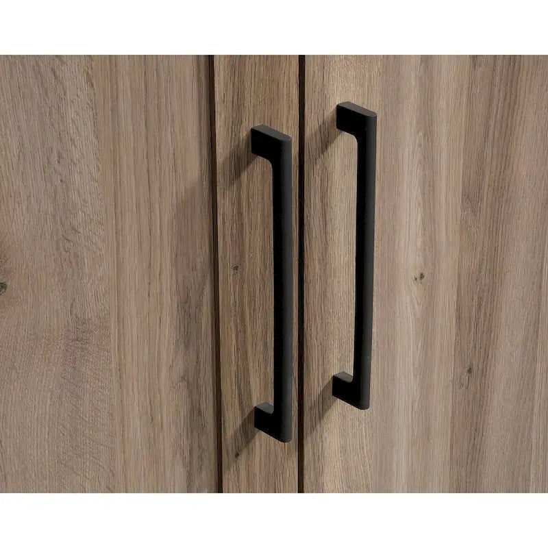 Meuble de rangement avec étagères réglables et portes à panneaux