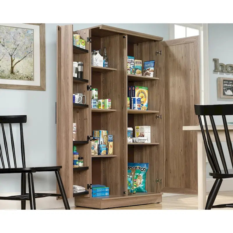 Meuble de rangement avec étagères réglables et portes à panneaux
