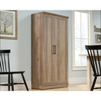 Meuble de rangement avec étagères réglables et portes à panneaux